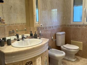 Casa en venta en Ribeira, Santa Uxía de Ribeira. SE VENDE CASA A UN PASO DEL CENTRO DE RIBEIRA. Casas.