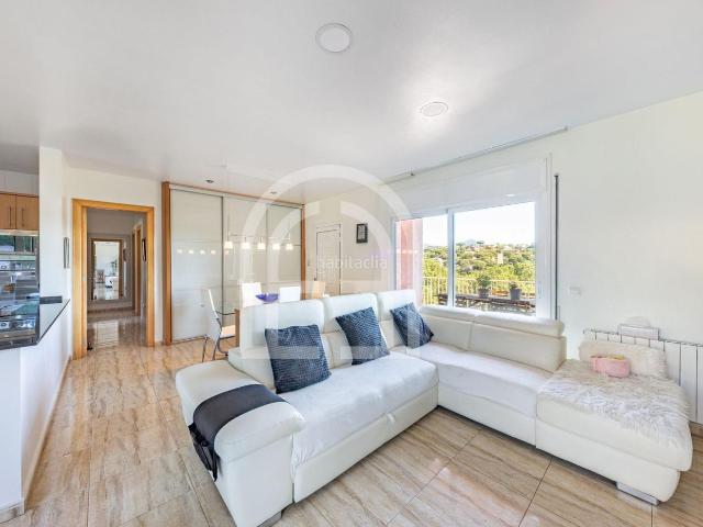 Casa en venta en Riells i Viabrea. Exclusiva vivienda con vistas al valle, amplios espacios y múltiples posibilidades en Riells i Viabrea. Casas Riells i.