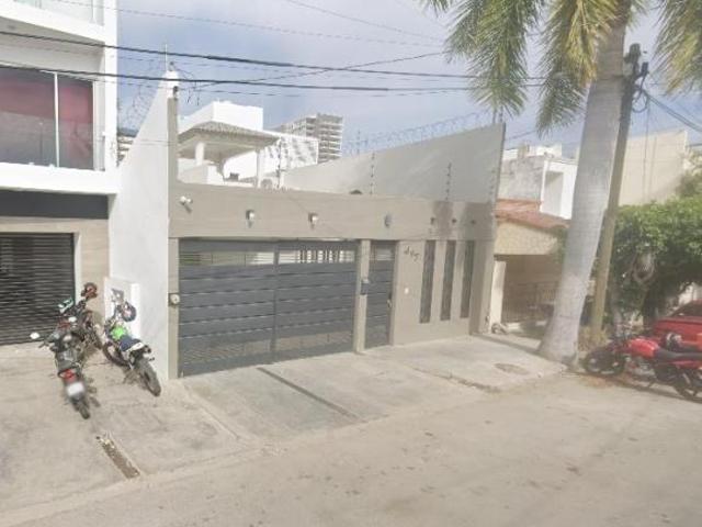 CASA EN VENTA EN RIO AMAZONAS LAS GAVIOTAS