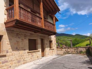 Lombraña, Cantabria - Balcón, Plaza aparcamiento