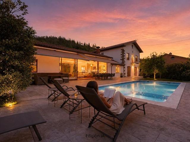 Casa en venta en Riotuerto. Villa con piscina. Casas.