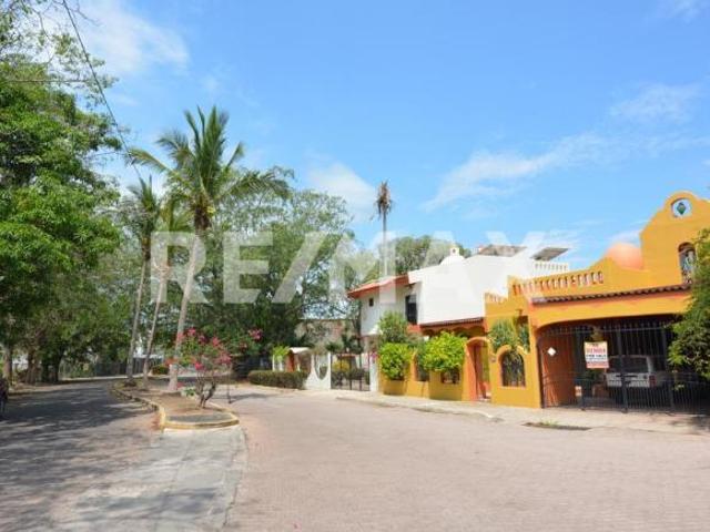 Casa en Venta en Rincón de Guayabitos Alberca Privada 3 Recámaras 400 m de la Playa Guayabitos Diseñ