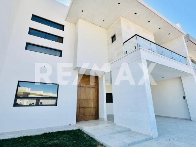 CASA EN VENTA EN RINCÓN LAS TROJES