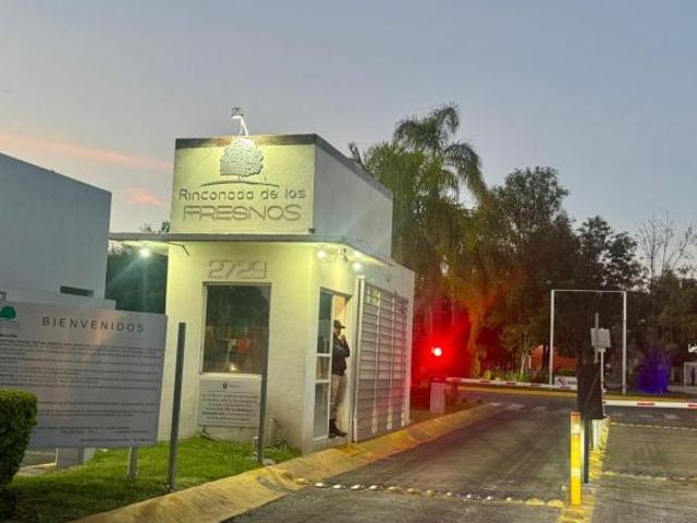 Casa en Venta en Rinconada de Los Fresnos, cerca Real Center Zapopan