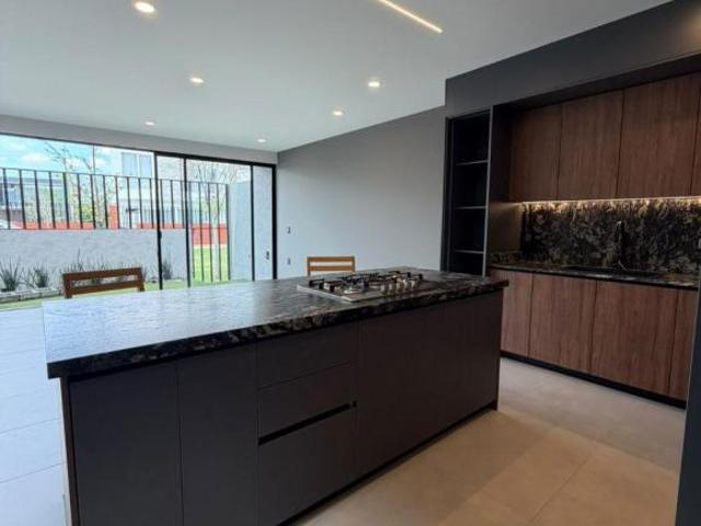 Casa en Venta en Rinconada de Santa Fe, León Gto. CASA ANGOLO