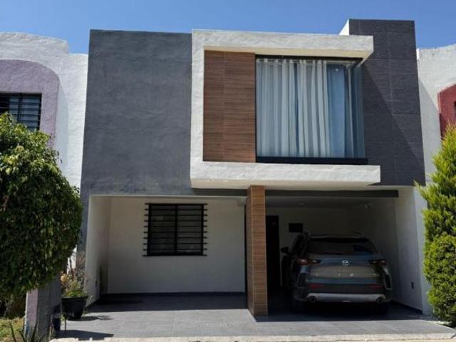Casa en Venta en Rinconada del Echeveste LEÓN, GTO. cerca de Morelos e Hilario Medina control acc.