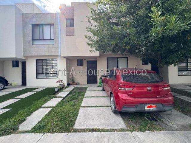 Casa en Venta en Rincones del Marqués, con 3 recamaras 3 baños | 2 cajones