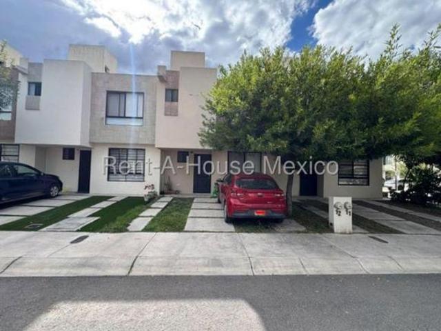 CASA EN VENTA EN RINCONES DEL MARQUÉS
