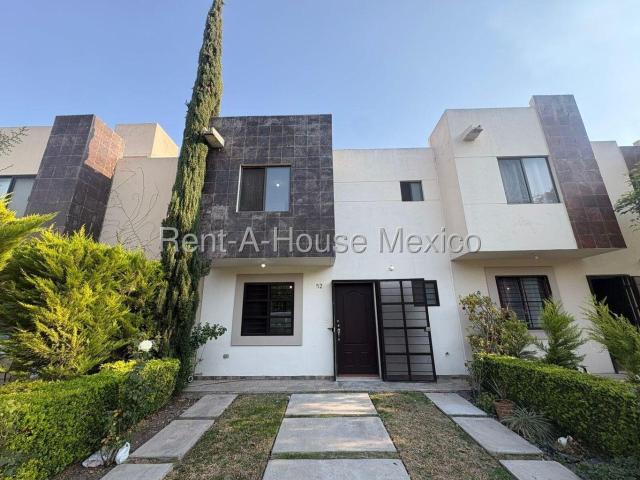 Casa en Venta en Rincones del Marques, 3 recamaras