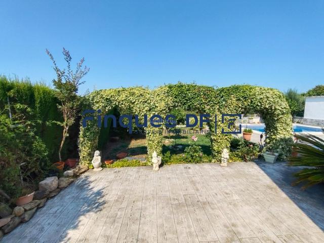 Casa en venta en Riudarenes. Casas.