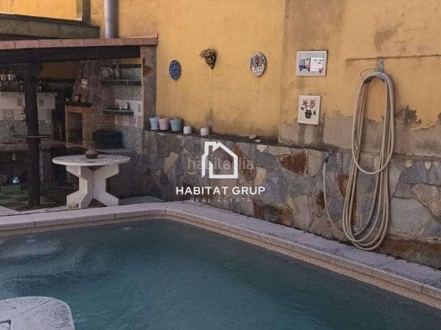 Casa en venta en Riudarenes. Exclusiva casa en el centro de Riudarenes Espacio, confort y tu propio oasis privado. Casas.
