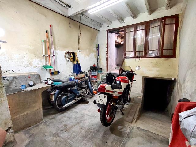 Casa en venta en Riudoms. Tu proyecto de vida en el centro de Riudoms: 196 m² de posibilidades. Casas.