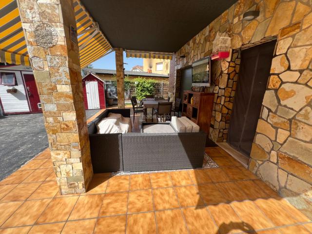 Casa en venta en Roca del Vallès La. Espectacular casa independiente seminueva con jardín en Santa Agnès de Malanyanes. Casas Roca del Vallès.
