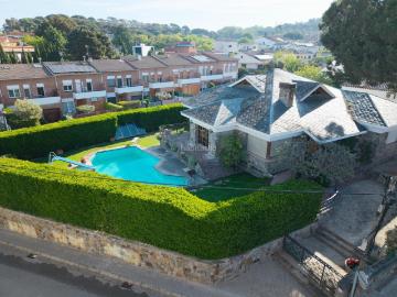 Casa en venta en Roca del Vallès La. MAGNÍFICA CASA A 4 VENTS AL CENTRE DE LA ROCA. Casas Roca del Vallès.