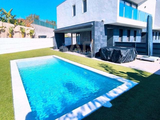 Casa en venta en Roda de Barà Costa Dorada. Casas Roda de.
