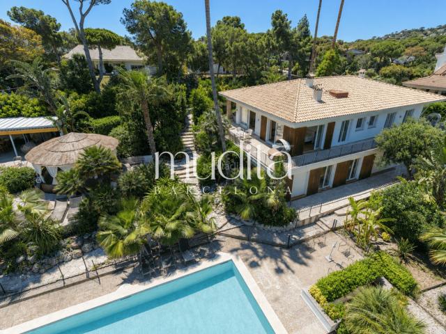 Casa en venta en Roda de Barà Costa Dorada. Un refugio mediterráneo a un paseo del Roc de Sant Gaietà. Casas Roda de.