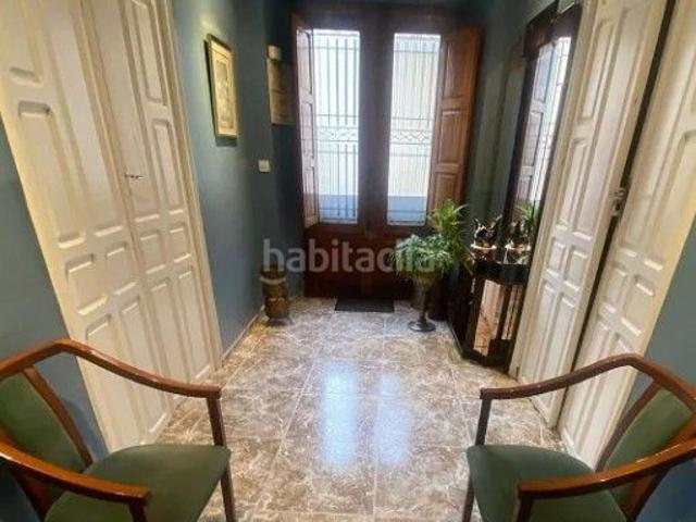 Casa en venta en Roda La. Casa en venta de 4 habitaciones con jardín y calefacción. Casas Roda.