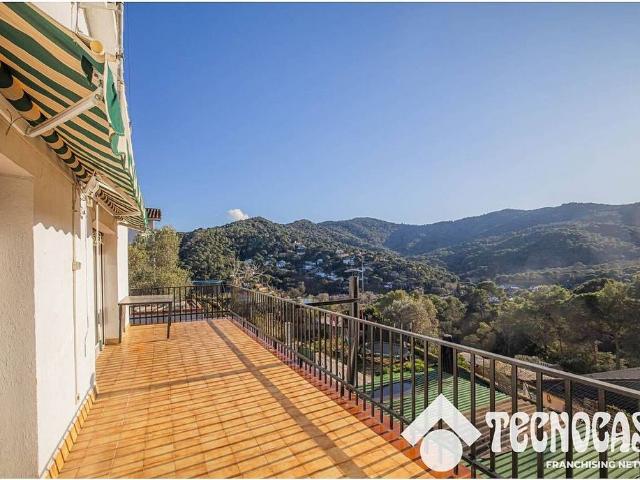 Chalet en venta en ronda Sant Pere Clara, Argentona, de 190 m² 6 habitaciones por 390.000