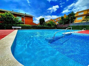 Casa en venta en ronda Serraparera, Cerdanyola del Vallès, de 196 m² 4 habitaciones por 615.000