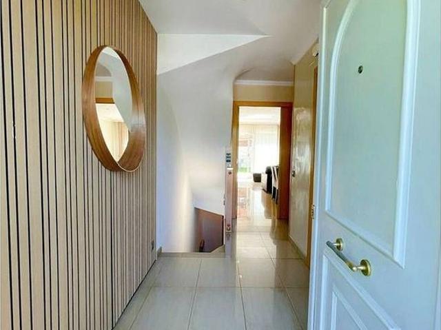 Casa en venta en ronda Serraparera, Cerdanyola del Vallès, de 196 m² 4 habitaciones por 615.000