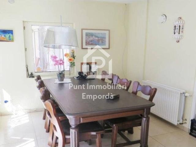 Casa en venta en Roses, Nord Costa Brava. VILLA CON PISCINA EN ROSES. Casas.