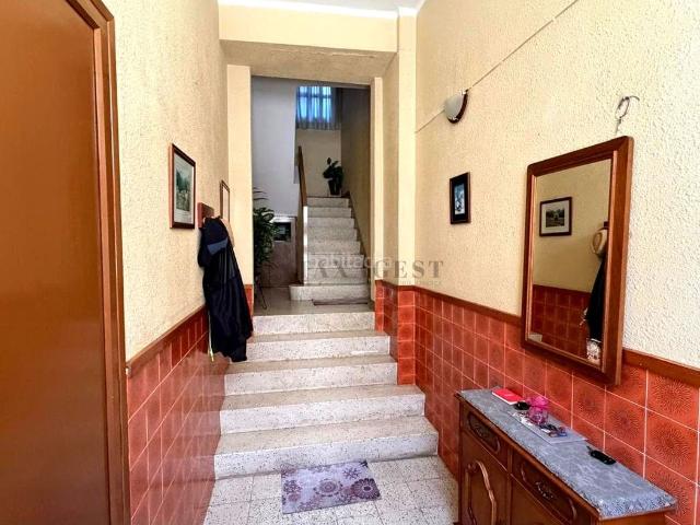 Casa en venta en Roquetes Costa Dorada. Casa de pueblo con garaje y azotea. Casas.