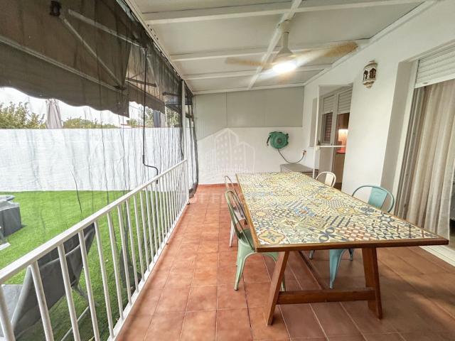 Casa en venta en Rourell El. ¡PERFECTA CASA ADOSADA CON PISCINA, GARAJE Y MUEBLES INCLUIDOS!. Casas Rourell.