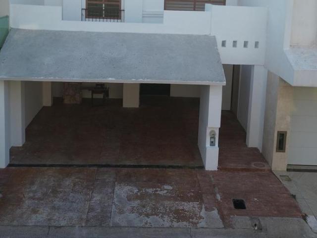 CASA EN VENTA EN STANZA TOSCANA