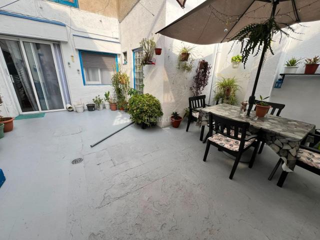 Casa en venta en Sabadell, Ca n'Oriac. Espectacular casa independiente en Av. Matadepera con terrazas, apartamento independiente y múltiples espacios. Casas.