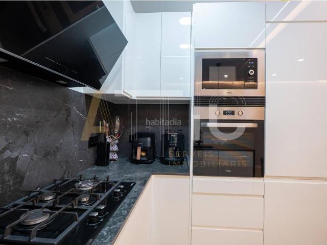 Casa en venta en Sabadell, Ca n'Oriac. ESPECTACULAR CASA REFORMADA EN CA NORIAC, 5 HABITACIONES, 3 BAÑOS, PATIO Y TERRAZA. Casas.