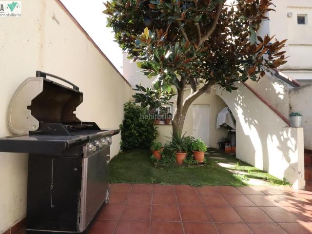 Casa en venta en Sabadell, Can Feu. 5 HABITACIONES, PATIO Y GARAJE. Casas.