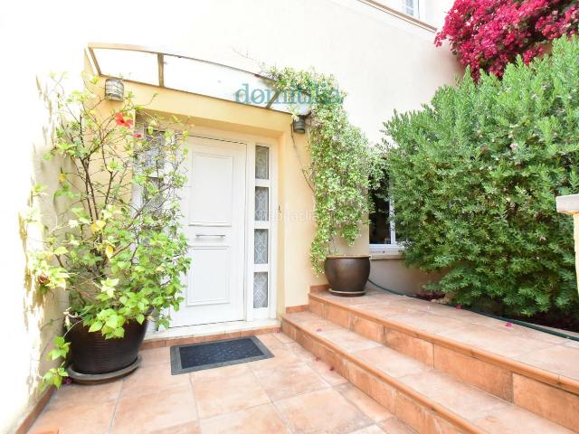 Casa en venta en Sabadell, Centre. Casa adosada en venta en el centro de Sabadell. Casas.