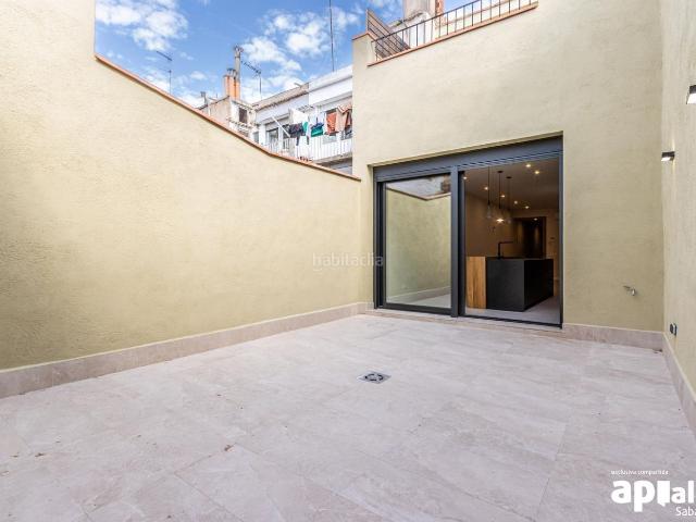 Casa en venta en Sabadell, Centre. CASA EN EL CENTRO REFORMADA A ESTRENAR CON PATIO y TERRAZA. Casas.