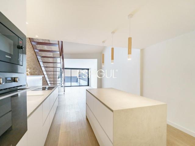 Casa en venta en Sabadell, Centre. Casa tipo duplex en el centro de Sabadell. Casas.