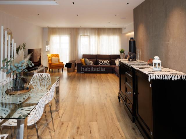 Casa adosada en venta en Sabadell, Centre. Exclusivo chalet adosado de máximas calidades en Sabadell centro. Casas adosadas.