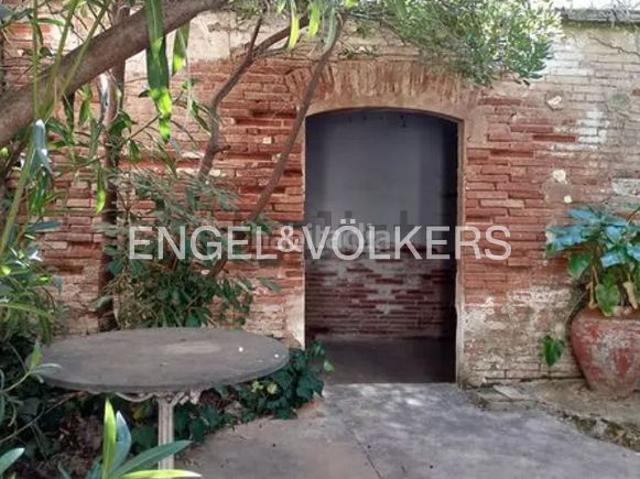 Casa adosada en venta en Sabadell, Centre. LA CASA QUE TODOS BUSCAN EN EL CENTRO GRAN PATIO, ORIENTACIÓN SUR Y TODO EL POTENCIAL. Casas adosadas.