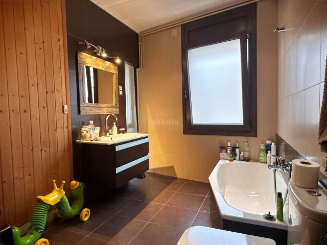 Casa en venta en Sabadell, Centre. Oportunidad Única en el Corazón de Sabadell Casa Esquinera en Nuda Propiedad. Casas.