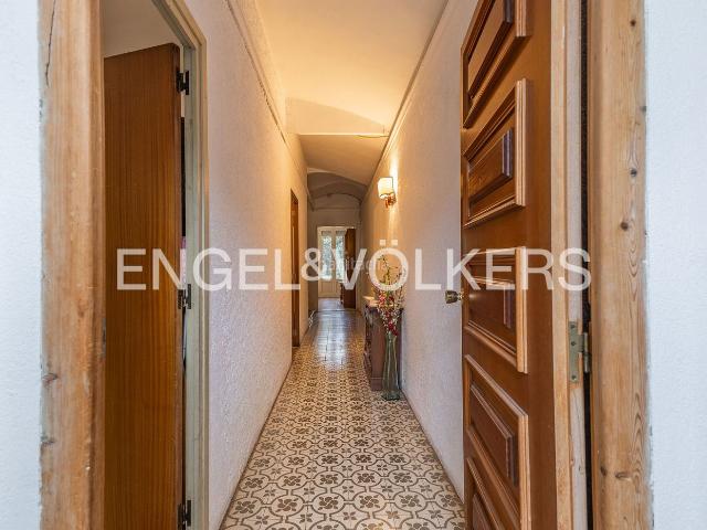 Casa adosada en venta en Sabadell, Centre. Oportunidad casa centro de Sabadell. Casas adosadas.