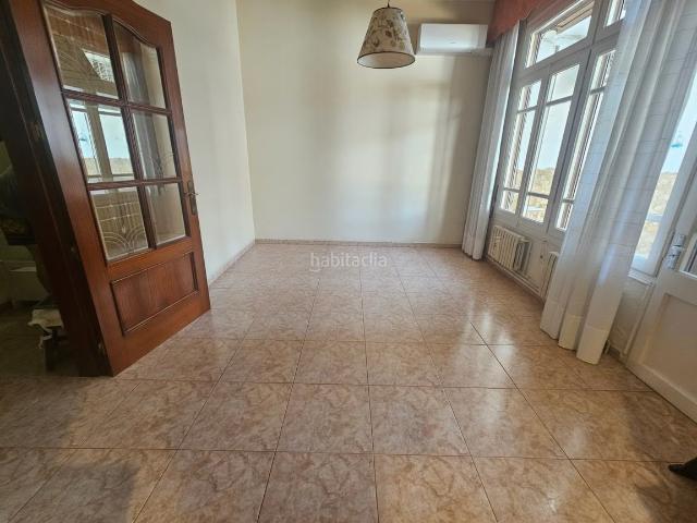 Casa en venta en Sabadell, Creu Alta. Casa con 8m de fachada. Casas.