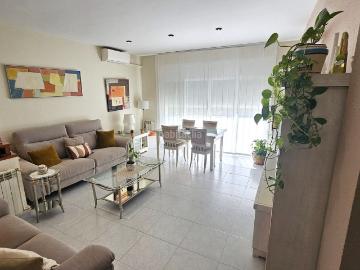 Casa en venta en Sabadell, Creu Alta. Casa con local comercial y múltiples espacios exteriores. Casas.