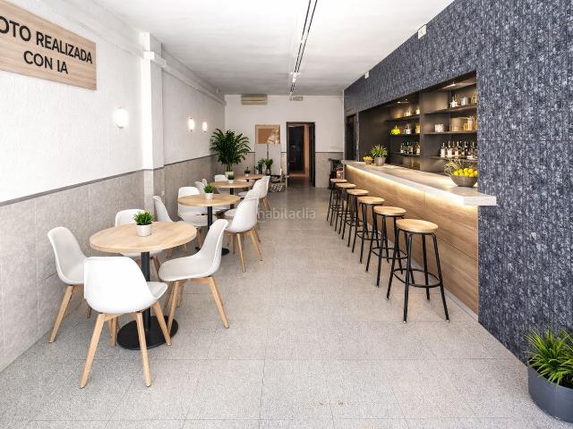 Casa en venta en Sabadell, Creu Alta. Casa con local comercial y múltiples espacios exteriores. Casas.