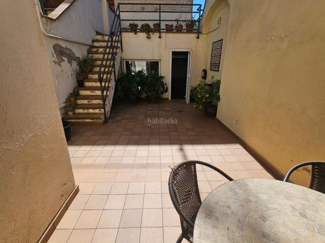 Casa en venta en Sabadell, Creu Alta. Esquinera i Exterior, con Patio 40m². Casas.