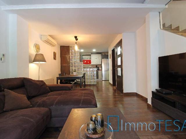 Casa en venta en Sabadell, Creu de Barberà. CON PARKING Y TERRAZAS. Casas.