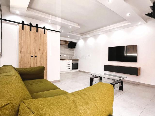 Casa en venta en Sabadell, Creu de Barberà. JUNTO PASEO ALMOGAVARES. BONITA CASA RECIEN REFORMADA DE 2 DORMITORIOS DOS BAÑOS Y TERRAZA DE 20 M2. Casas.