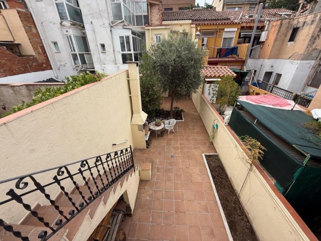 Casa en venta en Sabadell, Eixample. Casas pensadas para vivirlas y patios pensados para disfrutarlos. Casas.