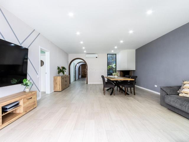 Casa en venta en Sabadell, Eixample. ESPECTACULAR CASA REFORMADA DE 10 m DE FACHADA Y PISCINA A 1 PASO DE LA RAMBLA DE SABADELL. Casas.