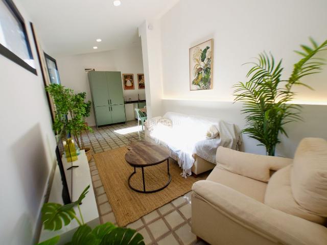 Casa en venta en Sabadell, Els Merinals. CASA REFORMADA EN VENTA CON TERRAZA SOLÁRIUM. Casas.