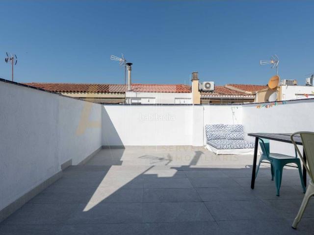 Casa en venta en Sabadell, Gràcia. CASA EN VENTA EN GRÀCIA, GARAJE, 2 HABITACIONES Y TERRAZA DE 30m. Casas.