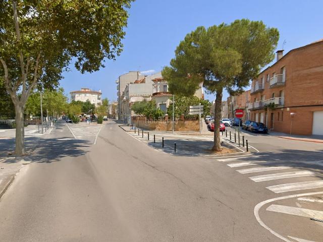Casa en venta en Sabadell, Gràcia. ENCANTADORA CASA CON PISCINA. Casas.