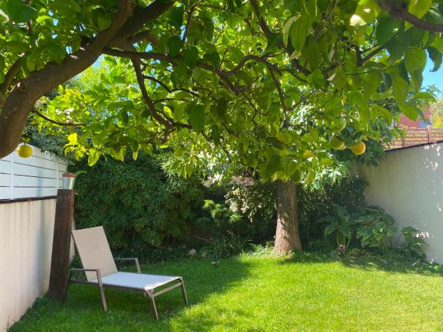 Casa en venta en Sabadell, Hostafrancs. CASA 4 H MÉS ESTUDI AMB JARDÍ 70m2!. Casas.